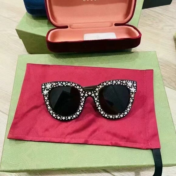 NIB Authentic Gucci Black GG0116S Oversized Sunglasses - Picture 2 of 5